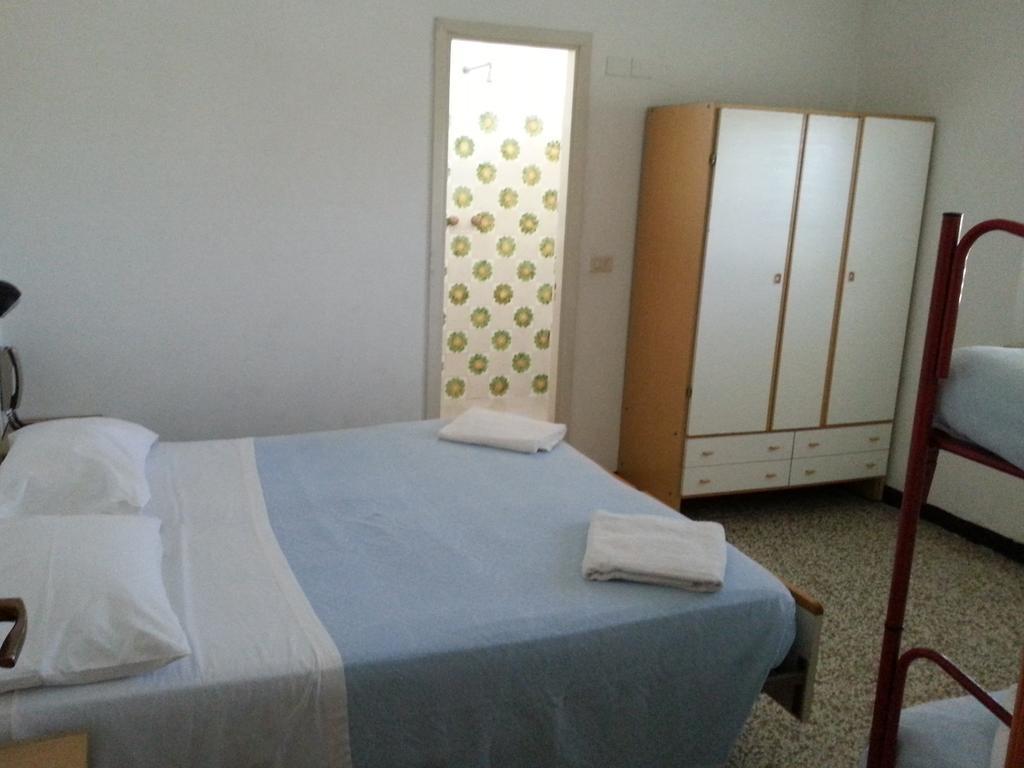 Fiorina Bed&Breakfast - Colazione Fino A Mezzogiorno - Beach Village Gratuito - Aquafan25 Oltremare20 Riccione Zimmer foto