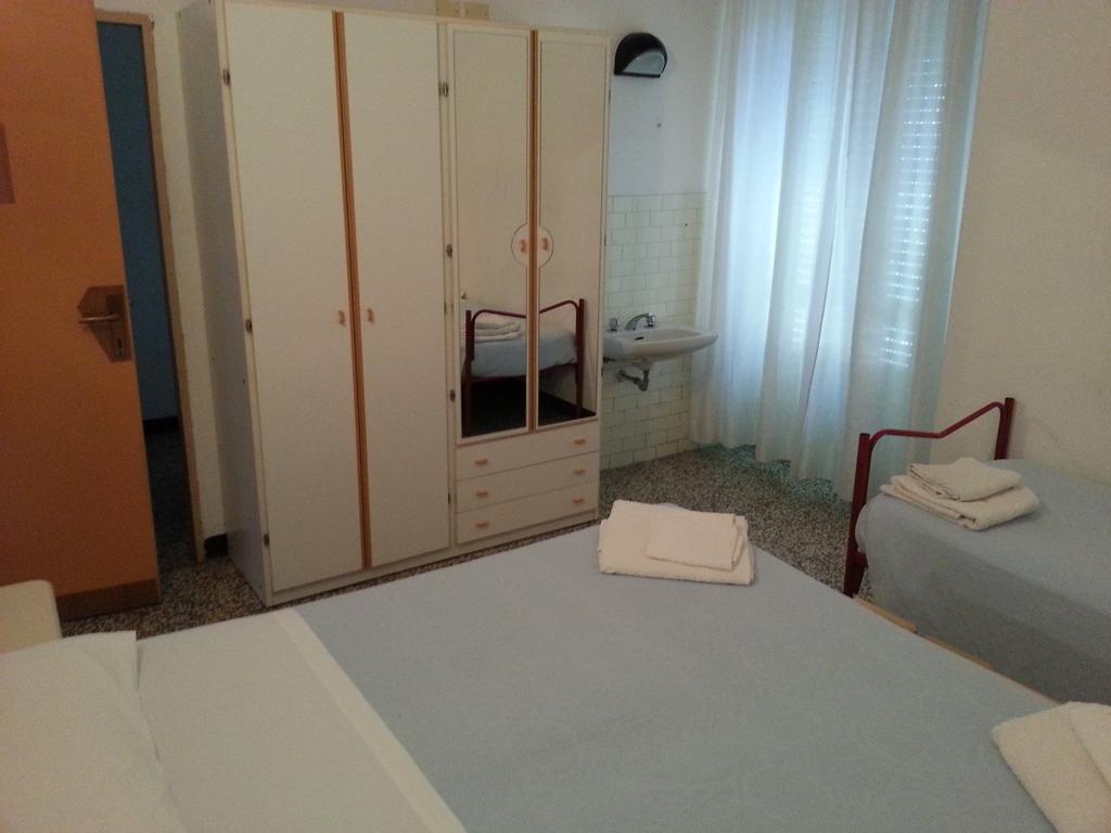 Fiorina Bed&Breakfast - Colazione Fino A Mezzogiorno - Beach Village Gratuito - Aquafan25 Oltremare20 Riccione Zimmer foto